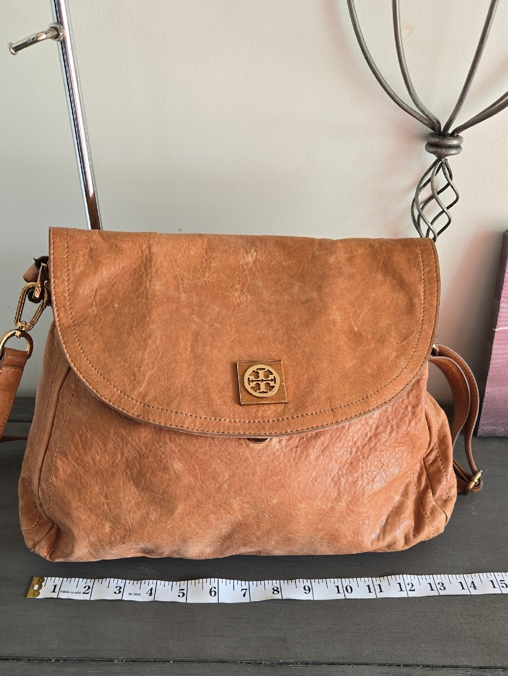 Tory Burch Tan Distressed Leather Flap Shoulder Bag with Gold Logo - Picture 13 of 14